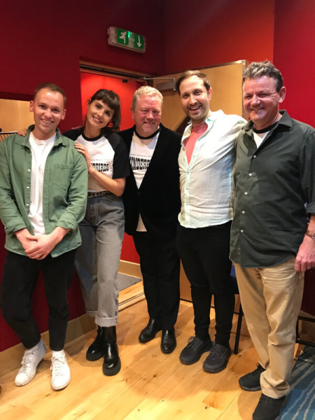 Joe Jameson (Alan Tracy), Genevieve Gaunt (Lady Penelope), Jon Culshaw (Jeff Tracy, Parker), Samuel Clemens, Wayne Forester (Brains)